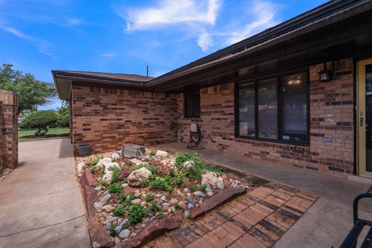 Homestead House - In Shadow Hills Golf Course Division Home 러벅 외부 사진